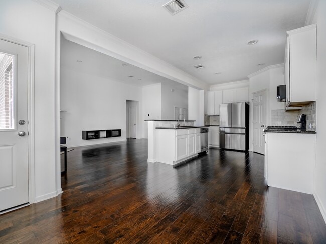 Building Photo - 24531 Via Salerno Ct