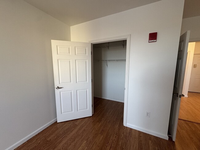 Building Photo - 1 Cityview Ln