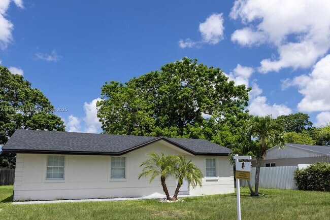 Primary Photo - 355 SW 17th Ave
