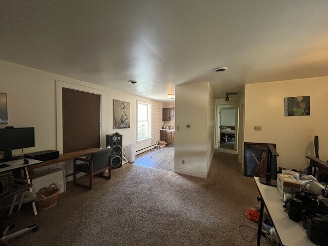 Building Photo - 2BR Carriage House Behind 200 Maple Ave – ...
