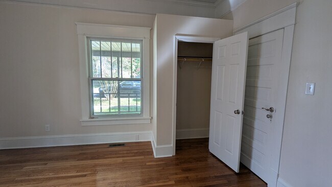 Building Photo - 510 S Carolina Ave