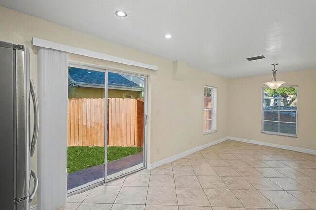 Building Photo - 5789 Woodland Point Dr
