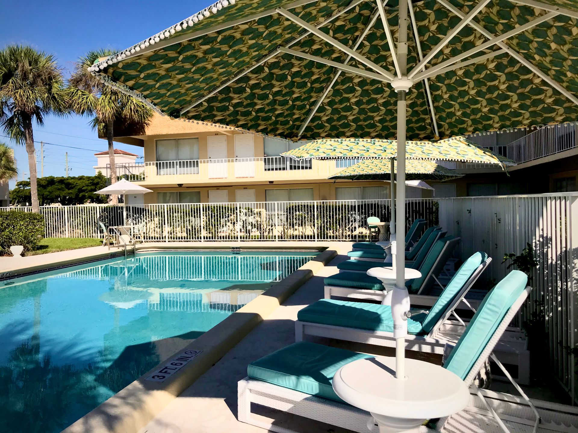 Building Photo - Whispering Palms Apartment Homes