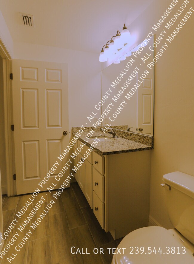 Building Photo - 915 Graystone Ave