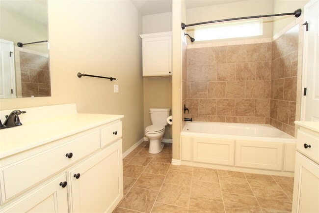 Building Photo - 656 N Longfellow Ln