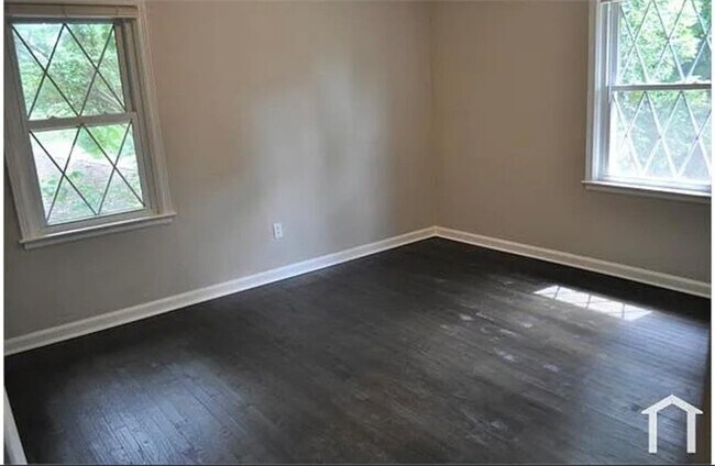 Building Photo - 2113 Seavey Dr