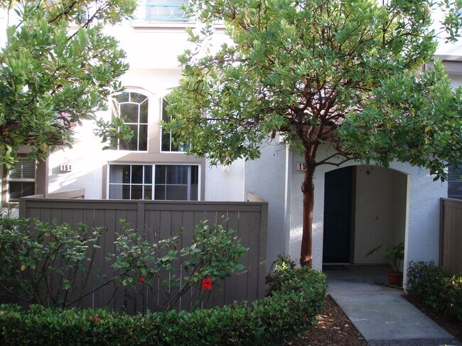 Townhome - 10194 Wateridge Cir