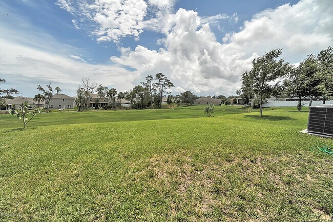 Building Photo - 553 Hollow Glen Dr