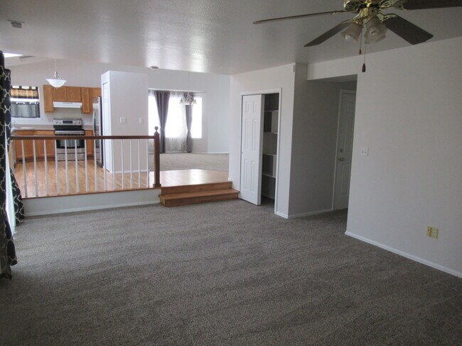 Building Photo - 3091 Leoti Dr