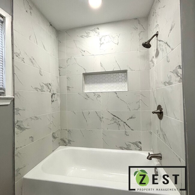 Building Photo - GORGEOUS 3 BD 1.5 BATH HOME!