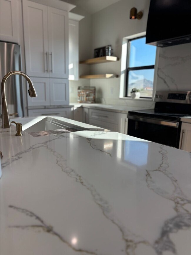 Building Photo - NEW Queen Creek Home