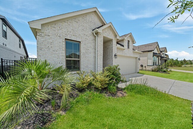 Building Photo - 7623 Coral Lk Dr