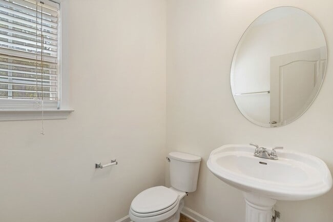 Building Photo - 4 Bedrooms, 2.5 Baths almost 2600 sf Cul-de-sac on over half acre!!!