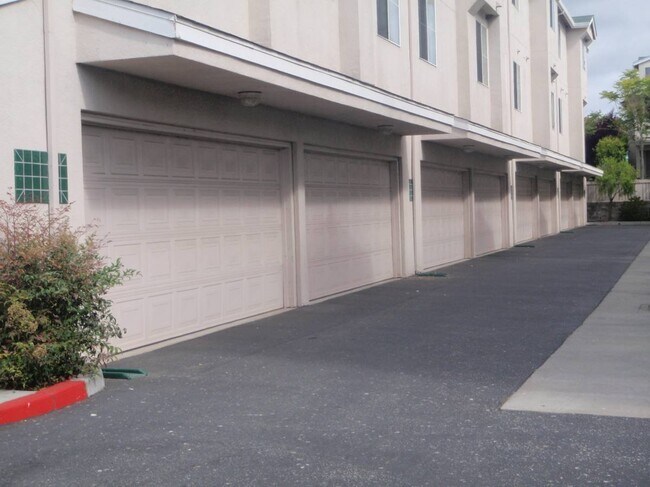 Building Photo - 144 Everson Dr