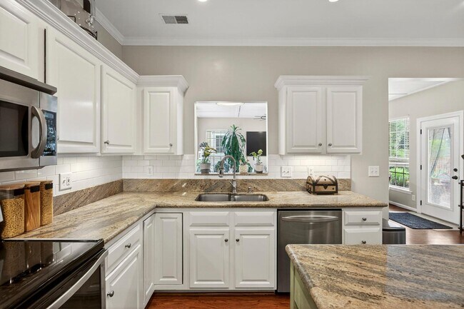 Building Photo - 5409 Dwight Dr