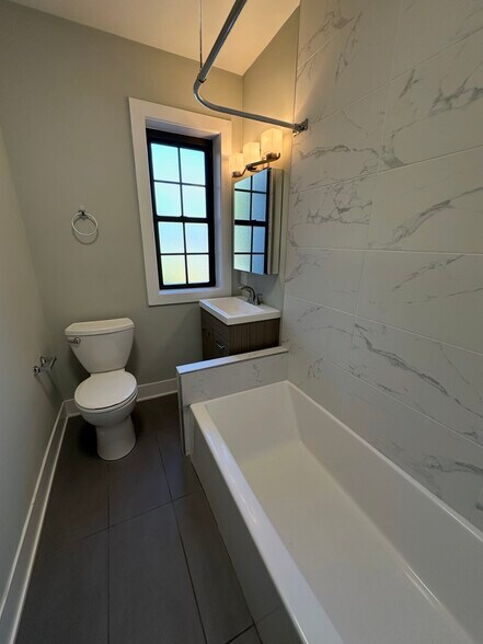 Building Photo - 730 Judson Ave