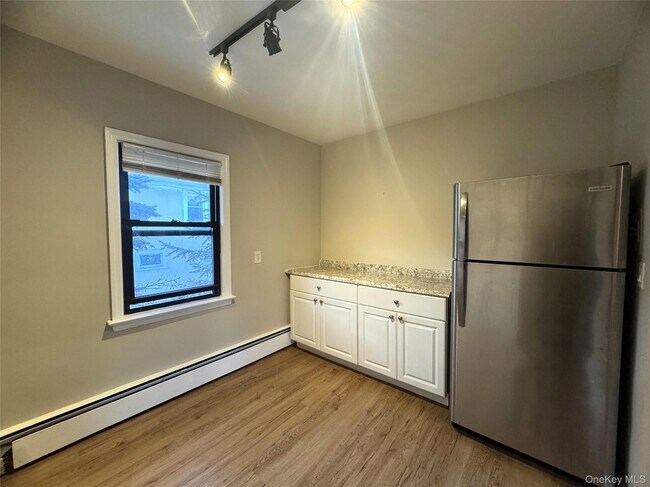 Building Photo - 17 Cornelison Ave