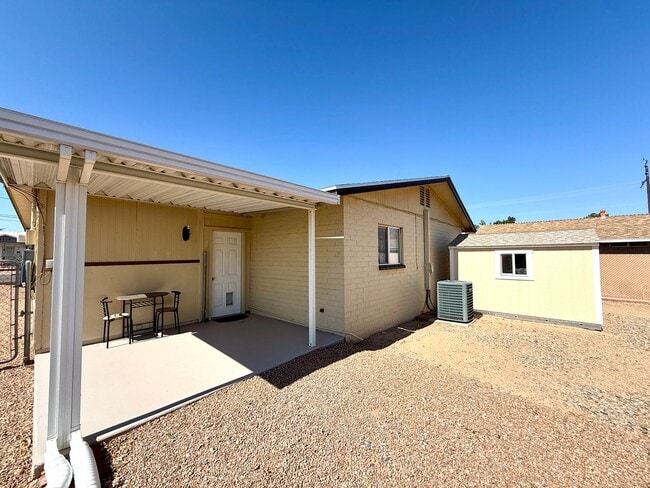 Building Photo - Furnished- Cute 2 Bedroom Home with Garage...