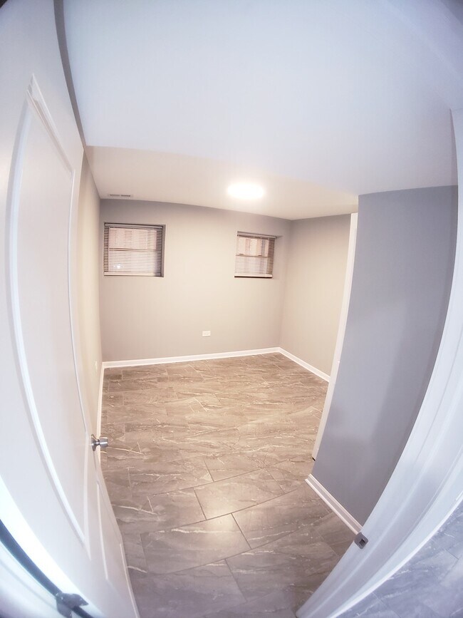 Building Photo - 5134 W Henderson St