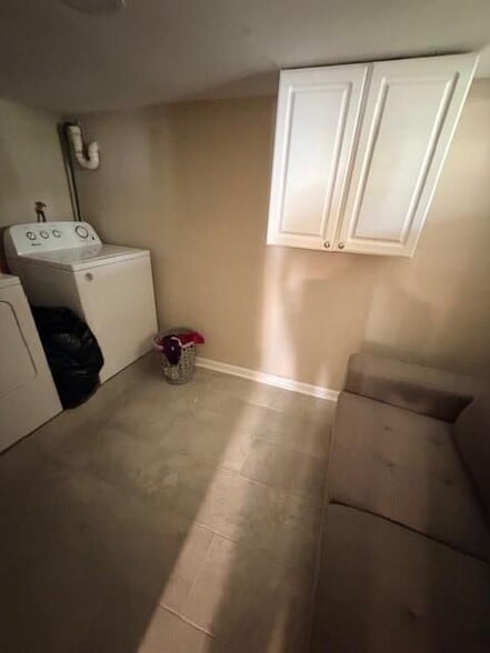 Building Photo - 1923 Thompson Ave