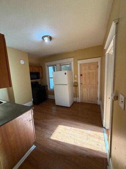 Building Photo - 516 2nd St