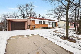 Building Photo - 672 Linda Vista Dr