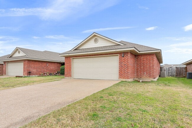 Building Photo - Perfect Family Home in China Spring ISD