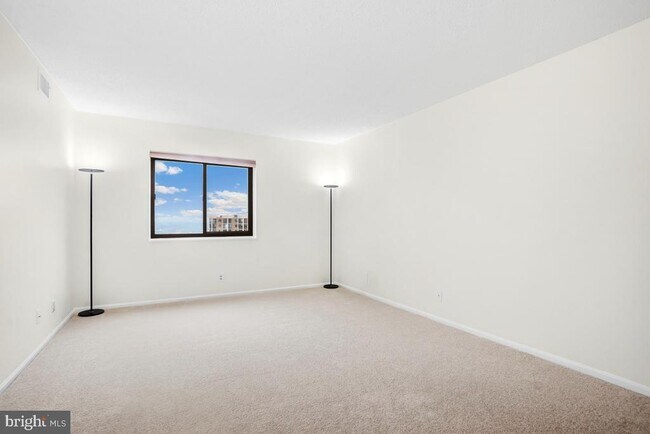 Building Photo - 5902 Mt Eagle Dr