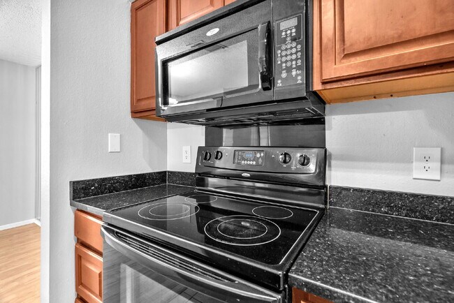 Building Photo - Where Comfort Meets Everyday Luxury!