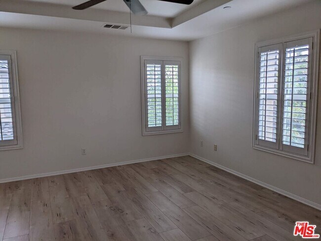 Building Photo - 720 S San Fernando Blvd