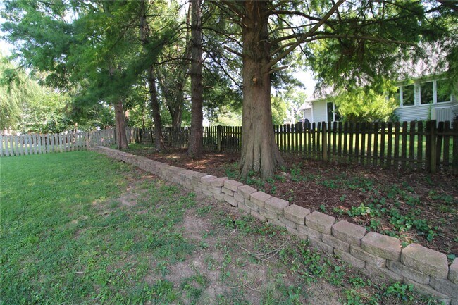 Building Photo - 912 Oakwood Farms Ln