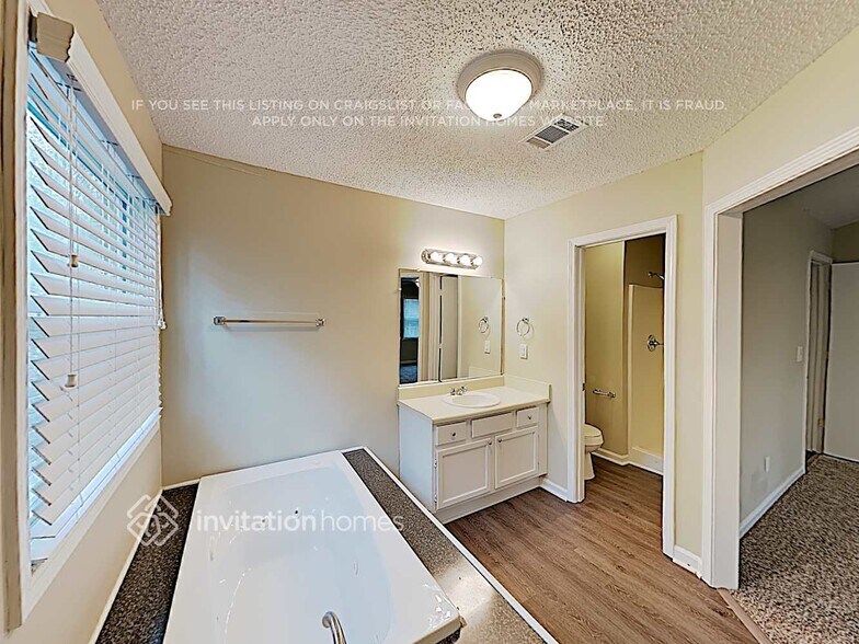 Building Photo - 5995 Bayside Dr NW