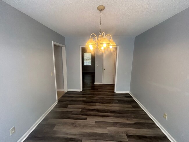 Building Photo - 715-B Montague, Columbia, SC 29209