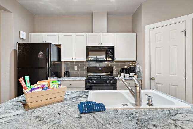 Building Photo - 2900 N Villere Ln