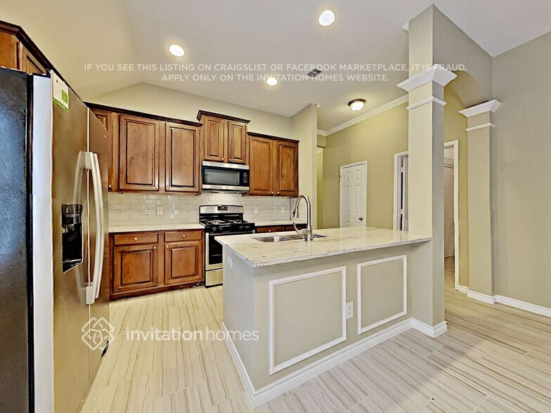Building Photo - 510 Maplewood Dr