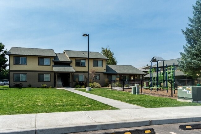 Building Photo - 950 SW Madison St