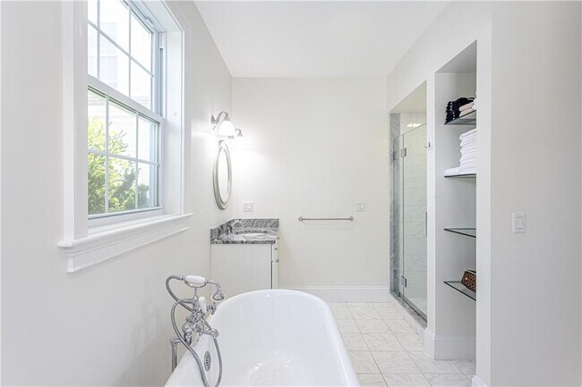 Building Photo - 44 Wimbledon Cir