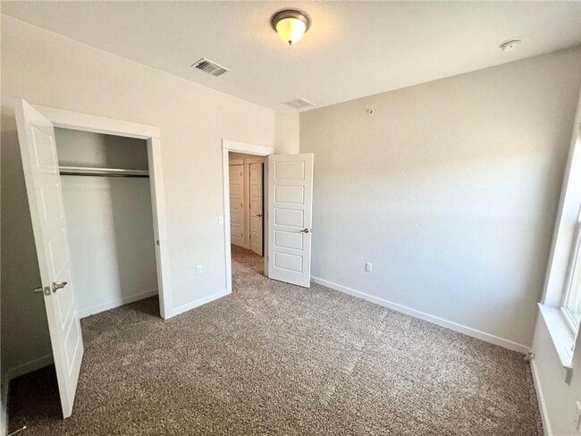 Building Photo - 4720 Vaughan St