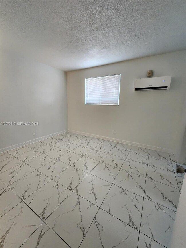 Building Photo - 3525 Tyler St