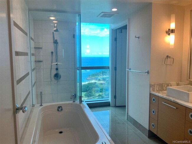 Building Photo - Koolani 4008