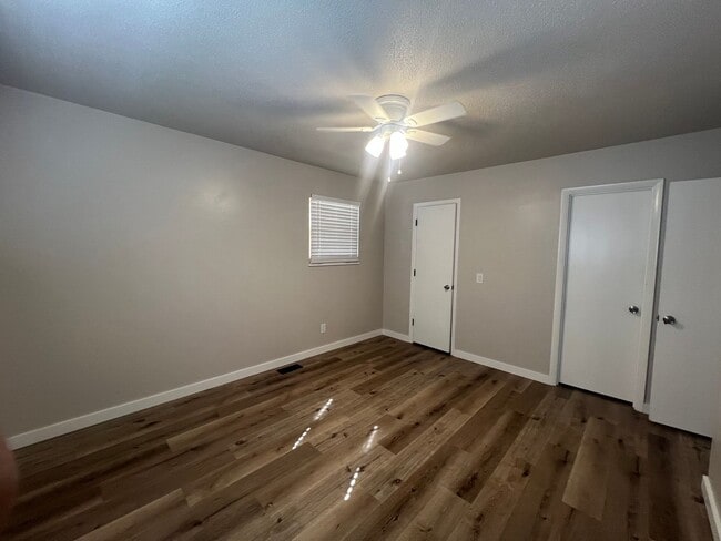 Building Photo - Newly Renovated 3 Bedroom, 2 Bathroom Home - 1200 sqft