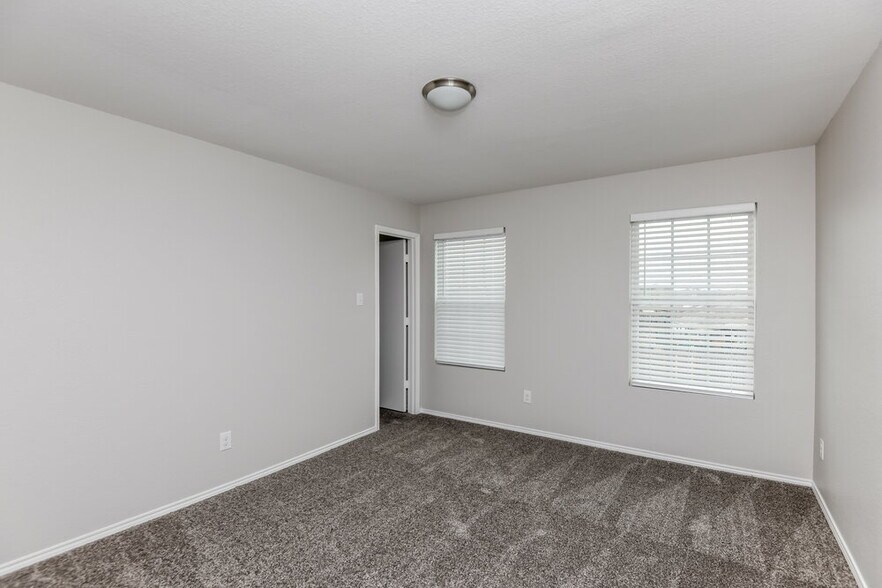 Building Photo - 3140 Middleview Rd