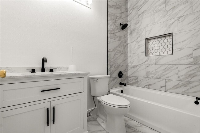 Building Photo - Stunning 4-Bedroom Lakefront Pool Home in Bridgeview at Meadow Woods