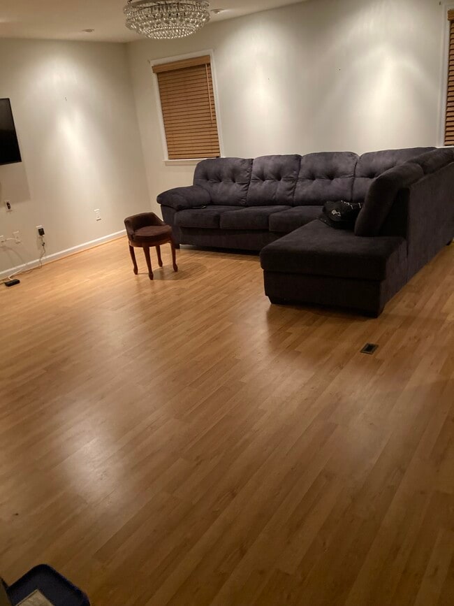 Building Photo - 18 Schollcrest Ave