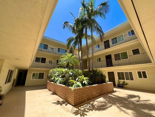 Building Photo - Modern 2 bedroom Gem Near Bixby Park | Private Balcony & Secured Parking