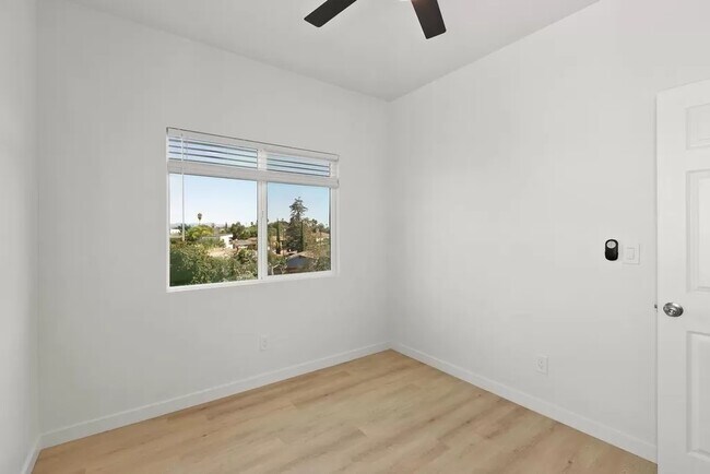 Building Photo - 5141 Ewing St