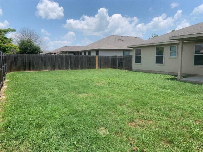 Building Photo - 411 Quail Hollow Dr