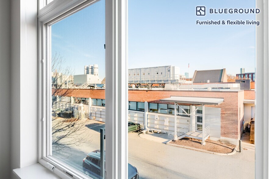 Building Photo - 240 Sidney St