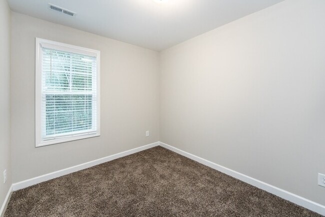 Building Photo - Beautiful 3BD/2.5BA Duplex Home!