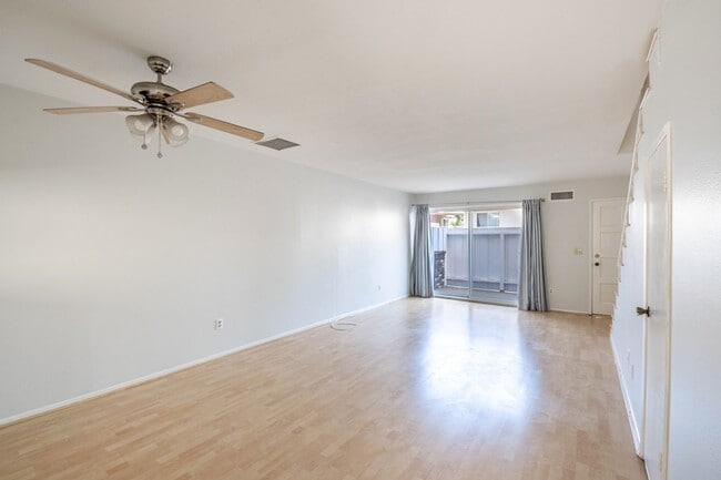 Building Photo - 4558 Willis Ave